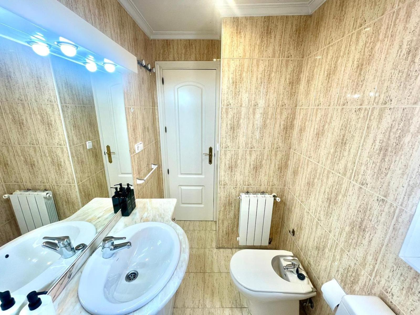 Acogedor Apartamento En Tetuan Madrid Bagian luar foto